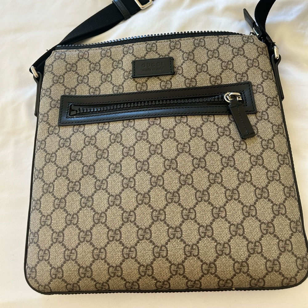 Gucci messenger bag